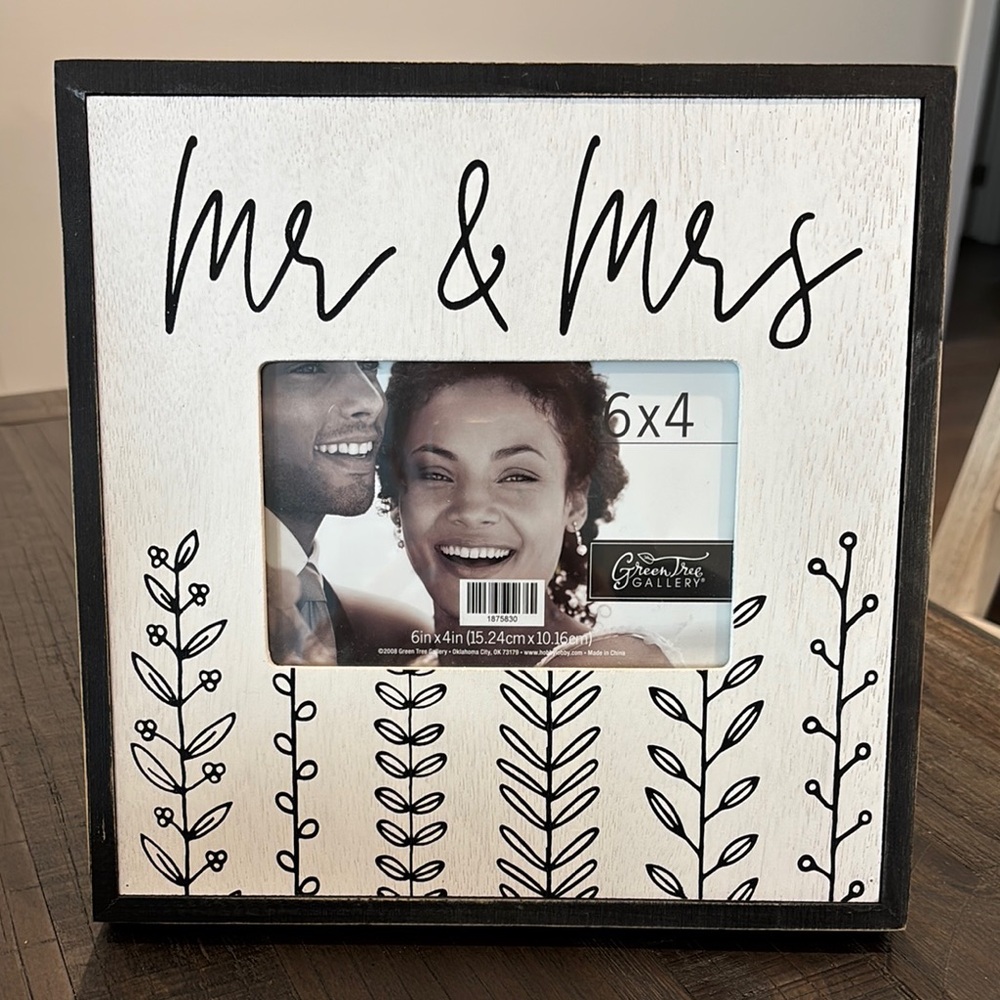 Green Tree Gallery Wood Picture Standing Frame Mr & Mrs 6x4 Black and White
